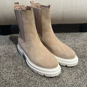 Women’s Cream Lug Boot